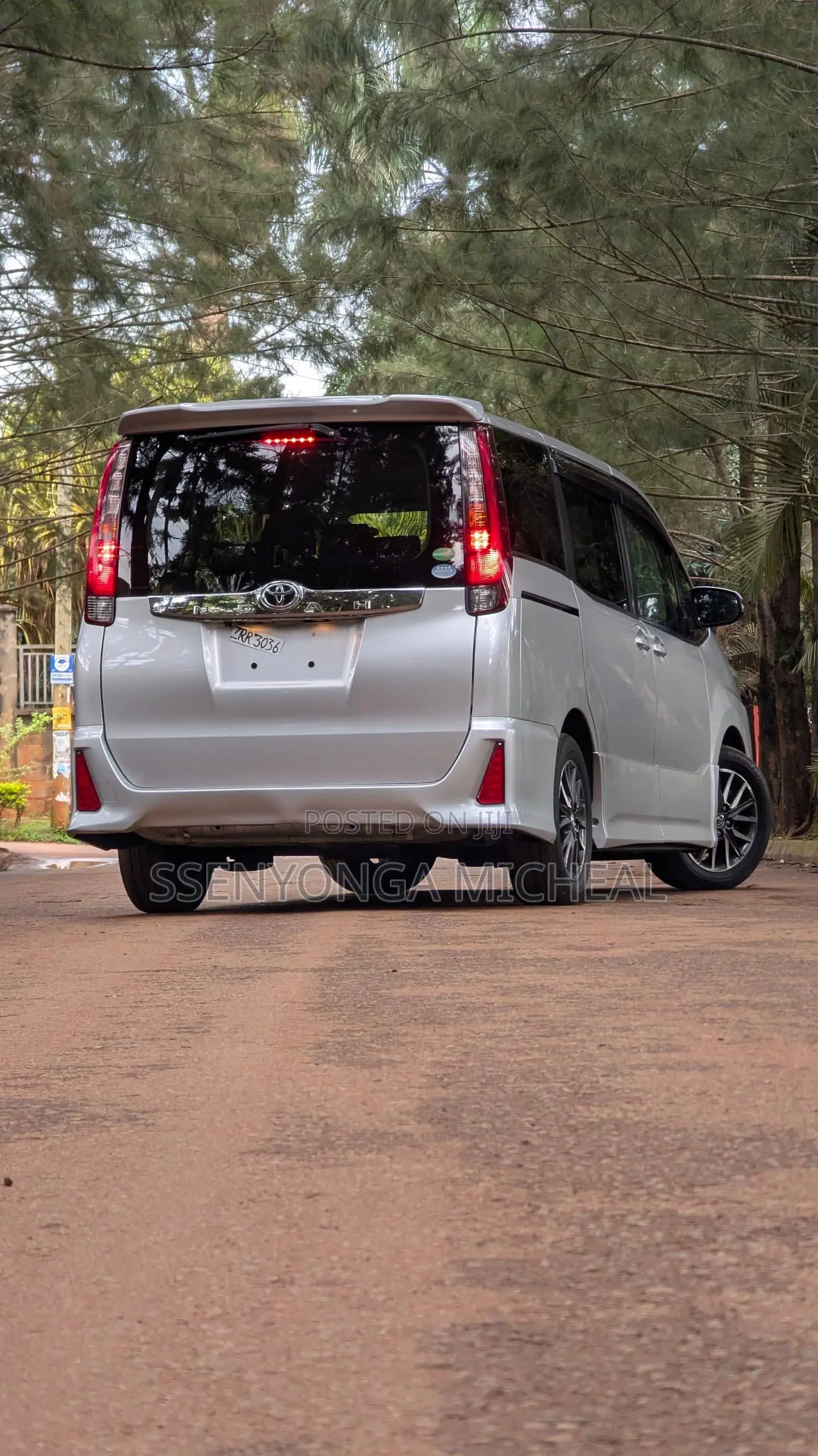 Toyota Noah 2016 Silver