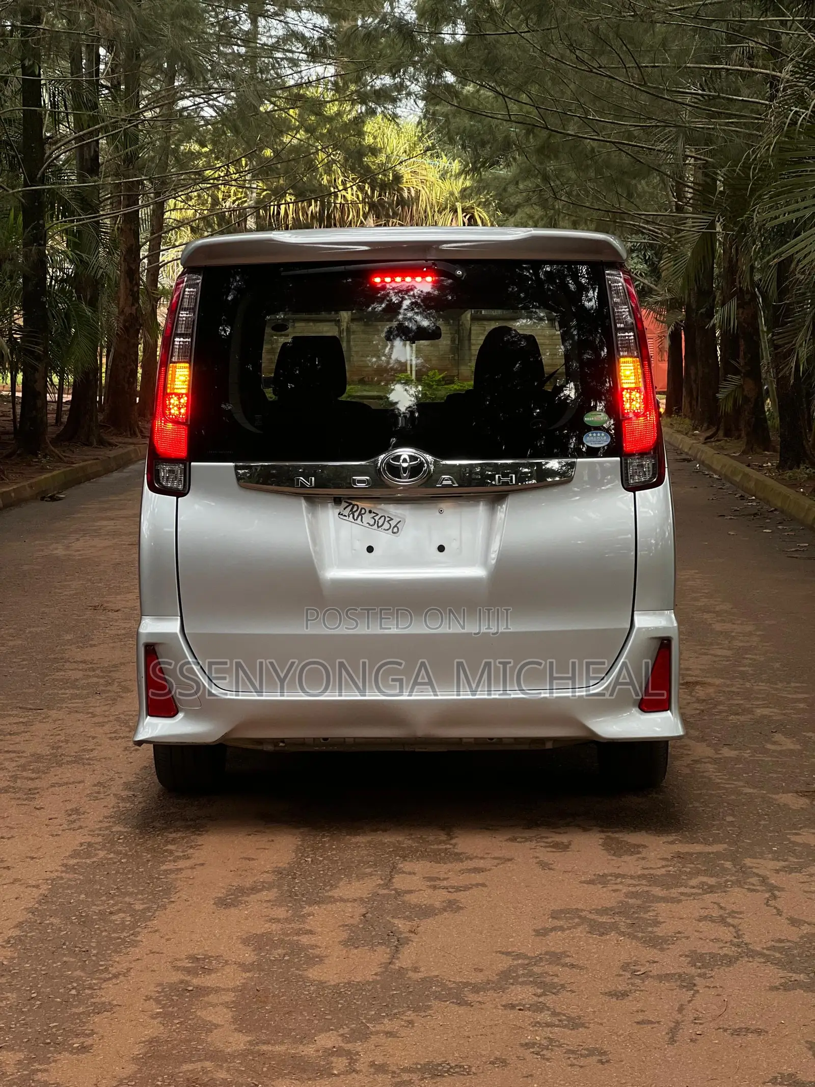 Toyota Noah 2016 Silver