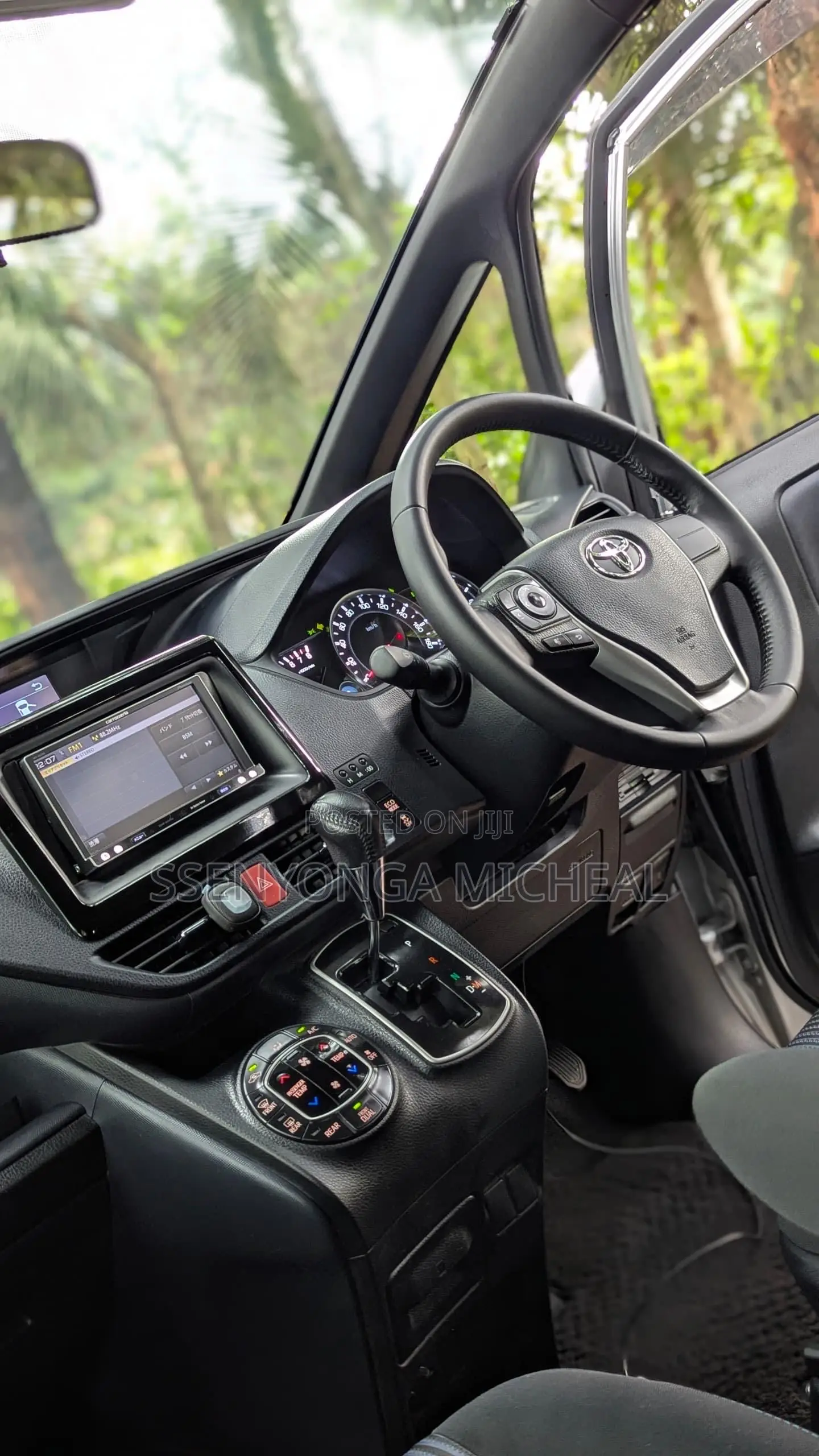 Toyota Noah 2016 Silver