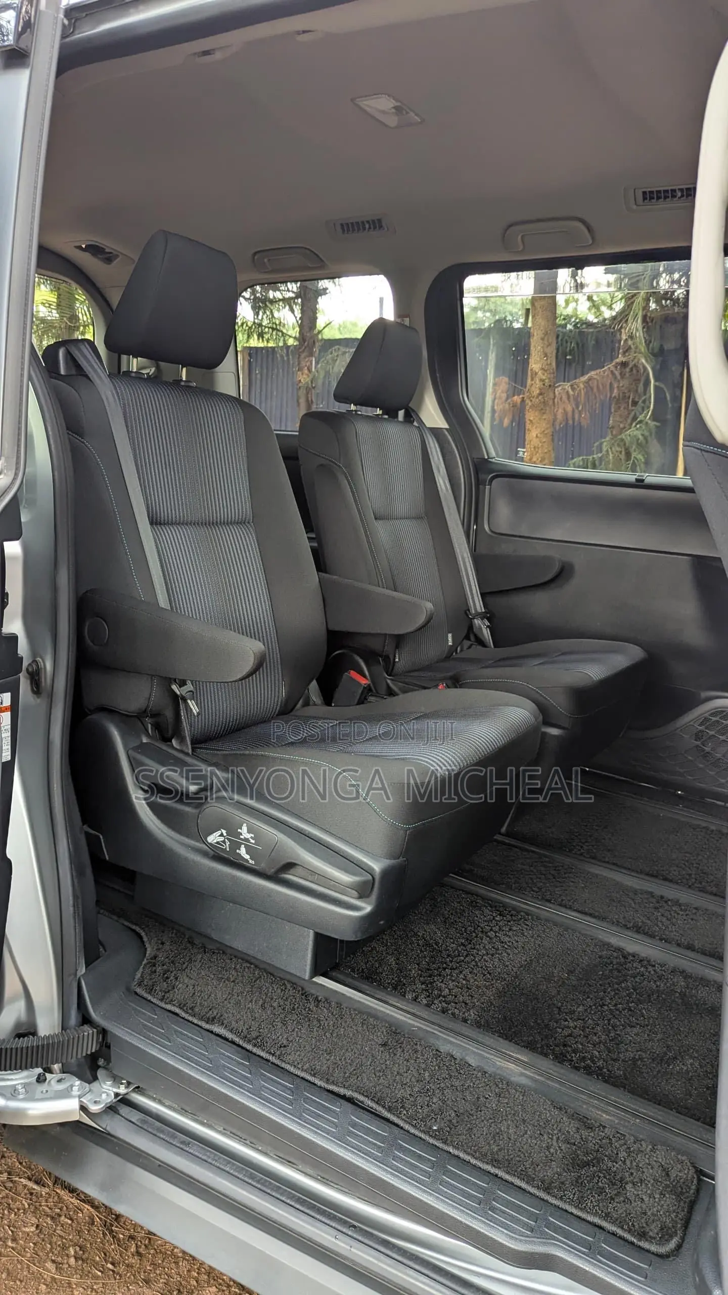 Toyota Noah 2016 Silver