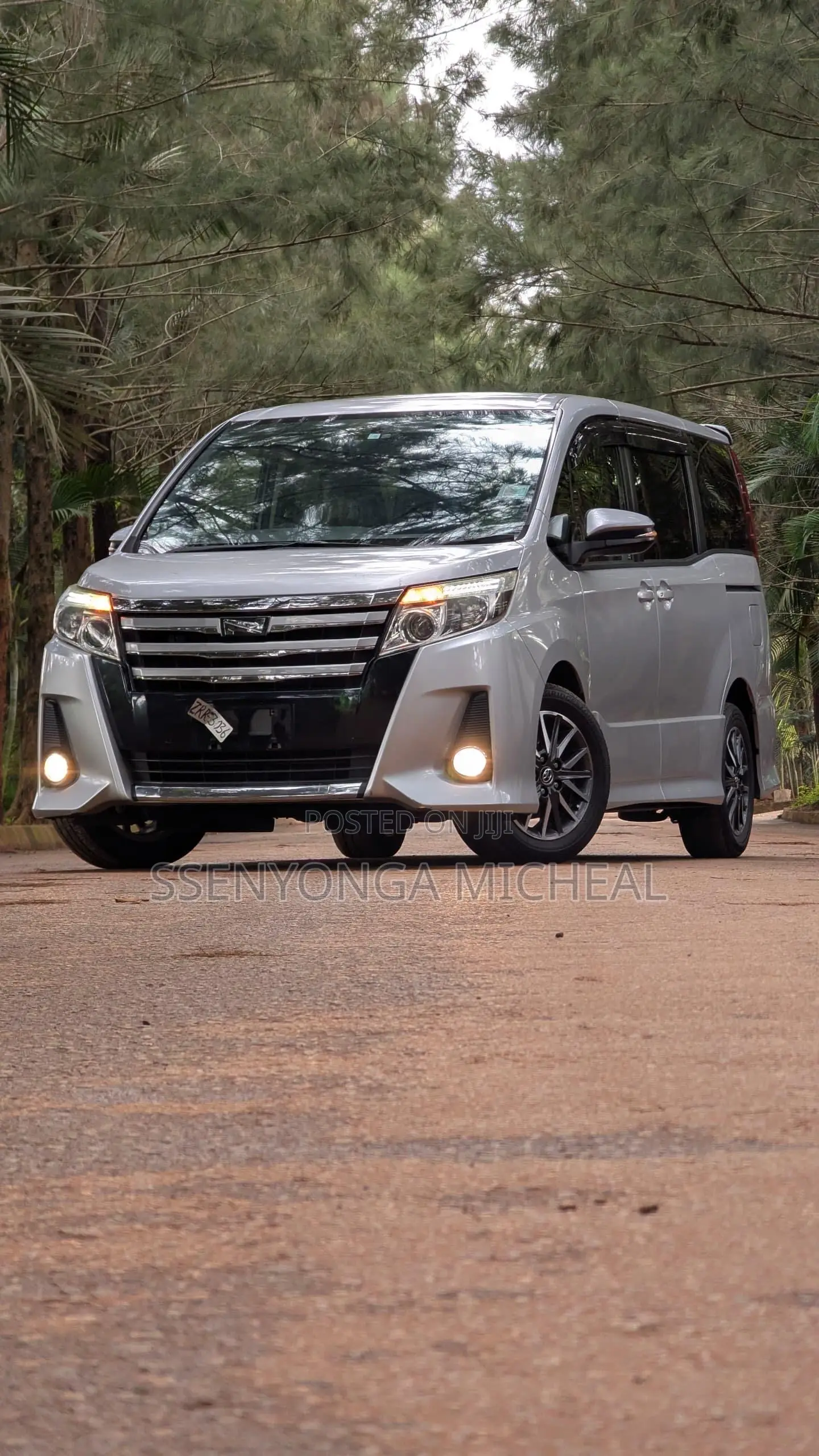 Toyota Noah 2016 Silver
