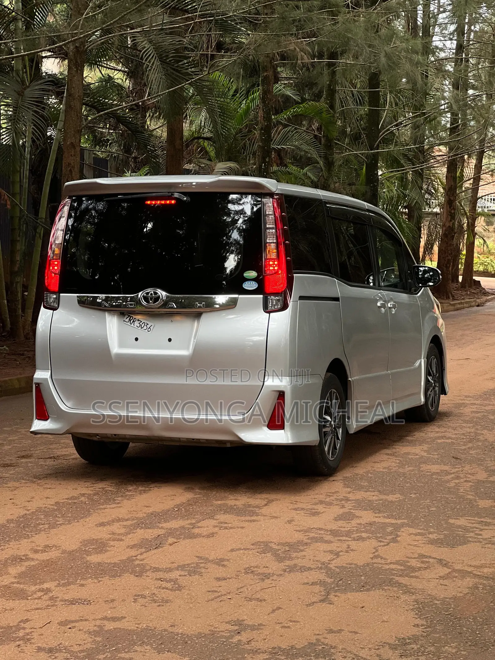 Toyota Noah 2016 Silver