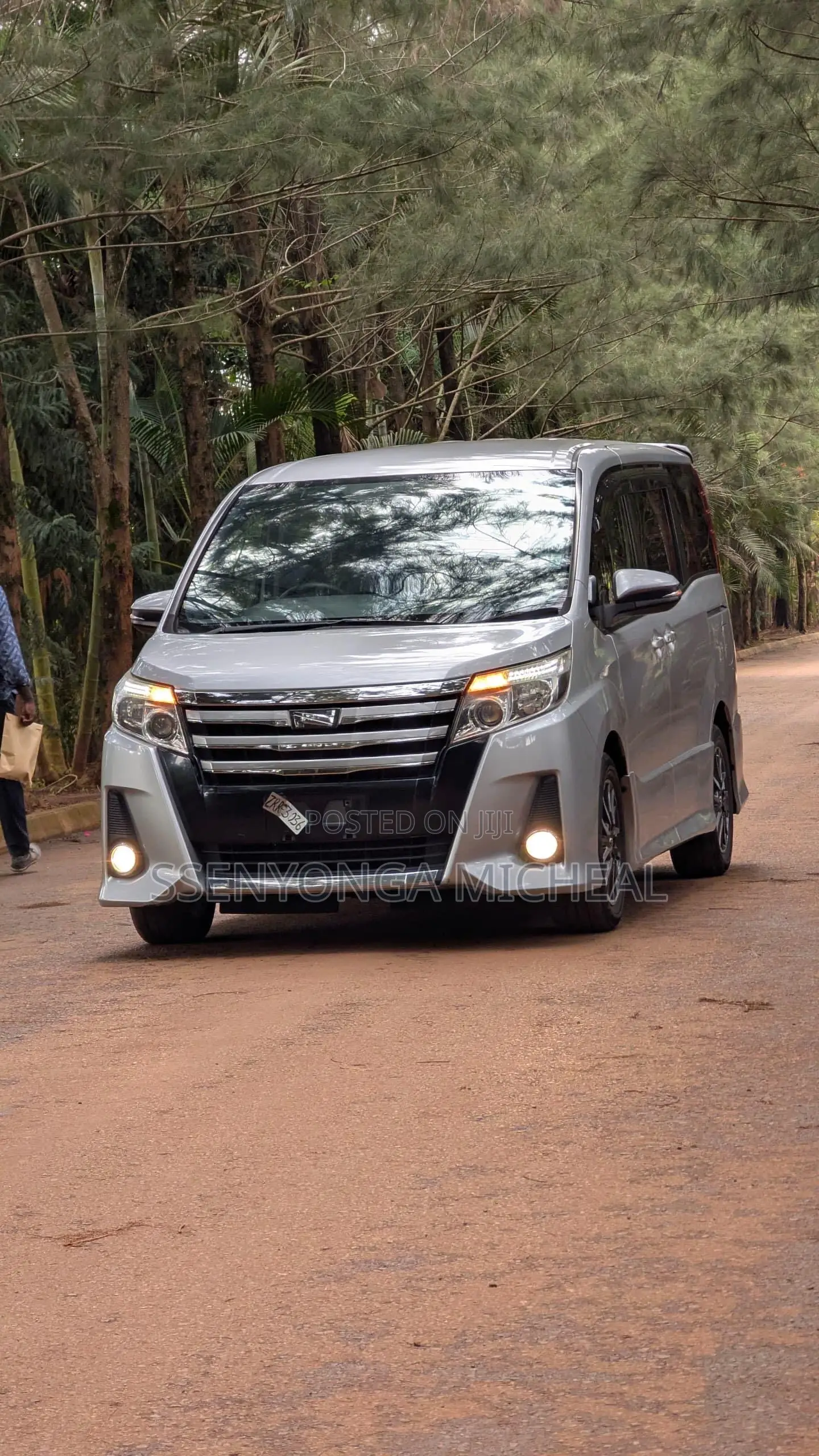 Toyota Noah 2016 Silver