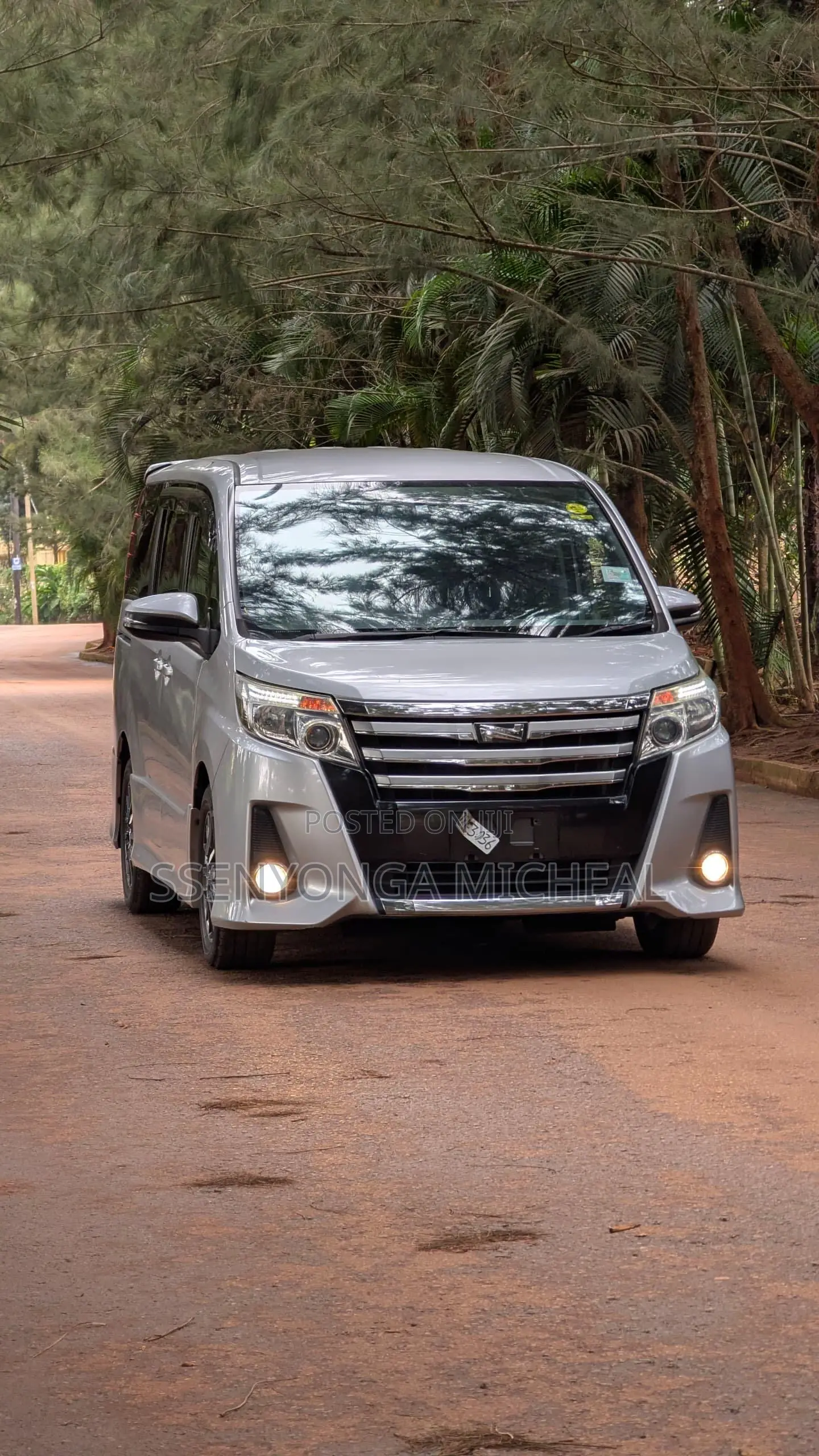 Toyota Noah 2016 Silver