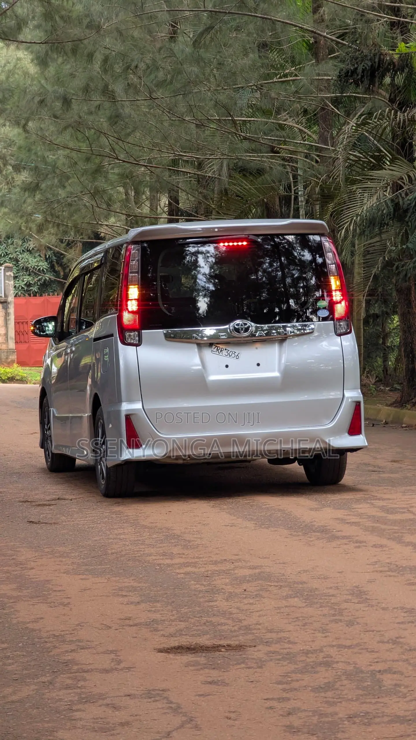 Toyota Noah 2016 Silver