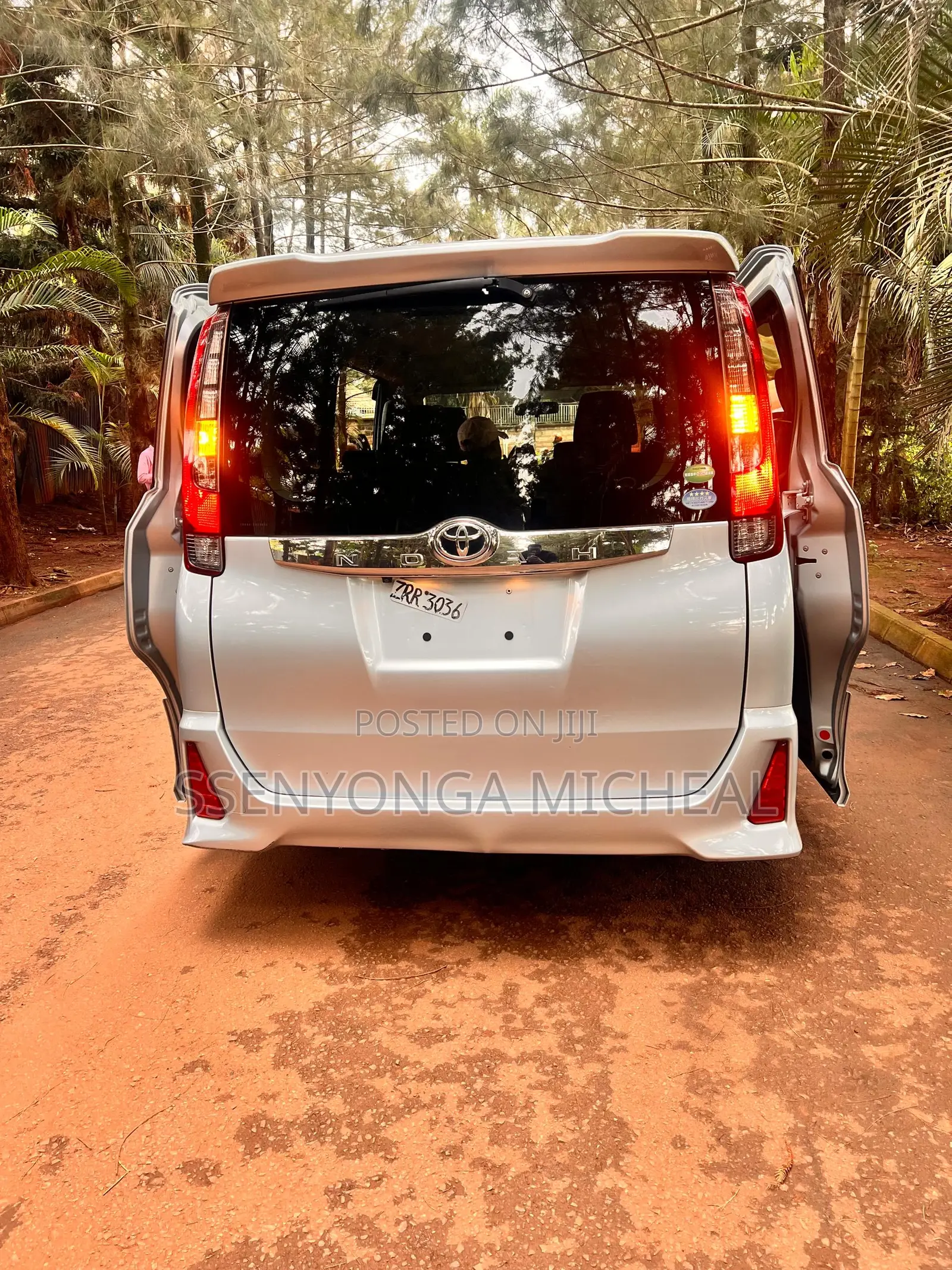 Toyota Noah 2016 Silver