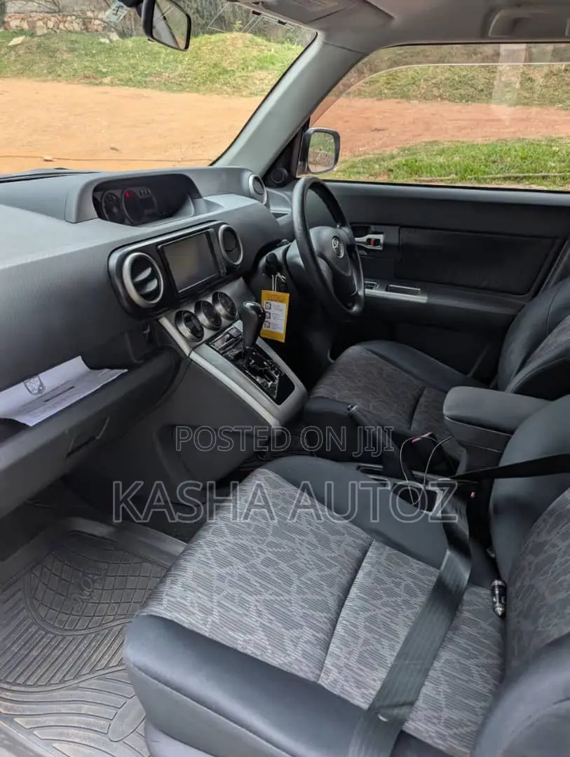 Toyota Corolla Rumion 2010 Silver