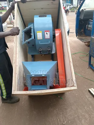 800- 1500 Kg/Hr Wood Crusher