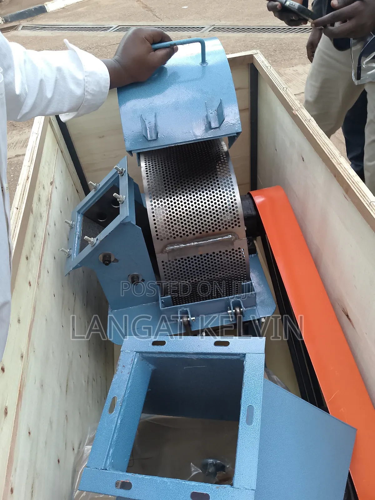 800- 1500 Kg/Hr Wood Crusher Machine