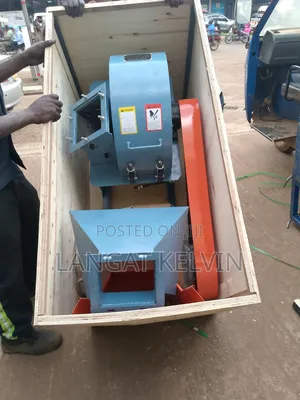 800- 1500 Kg/Hr Wood Crusher Machine