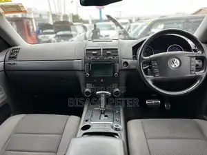 Volkswagen Touareg 2010 White
