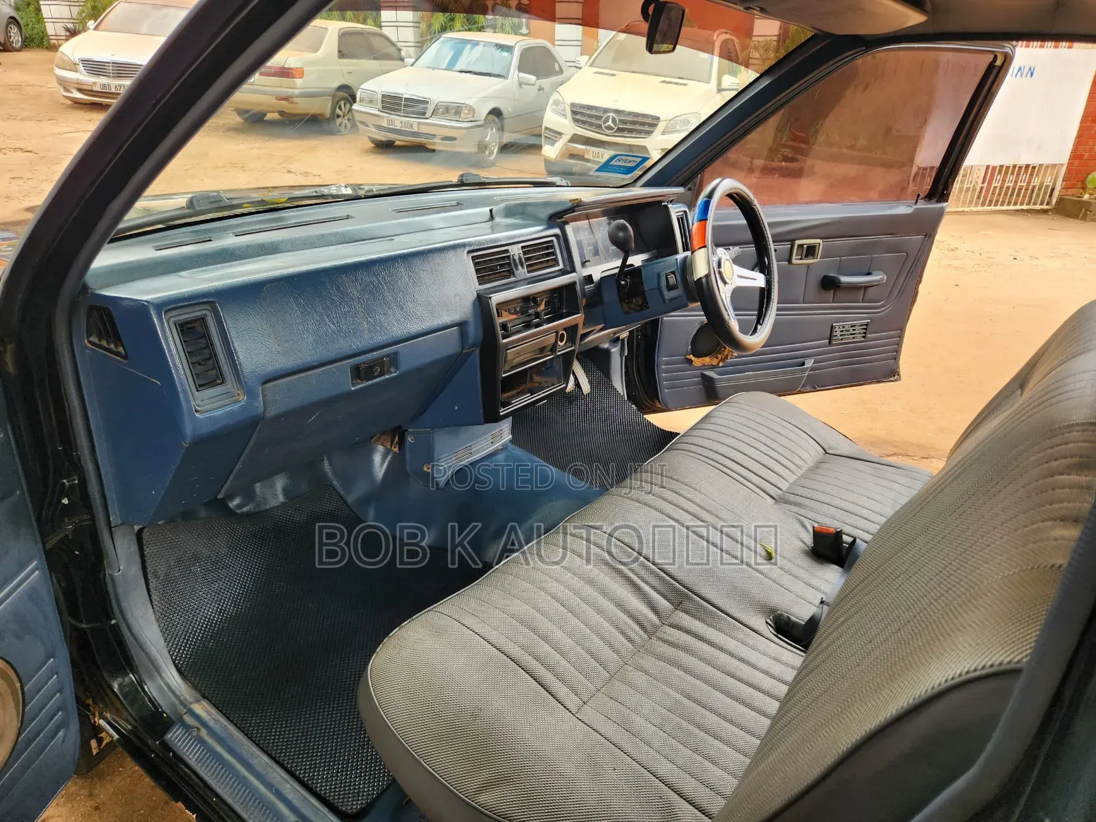 Nissan Pick-Up 1996 Blue