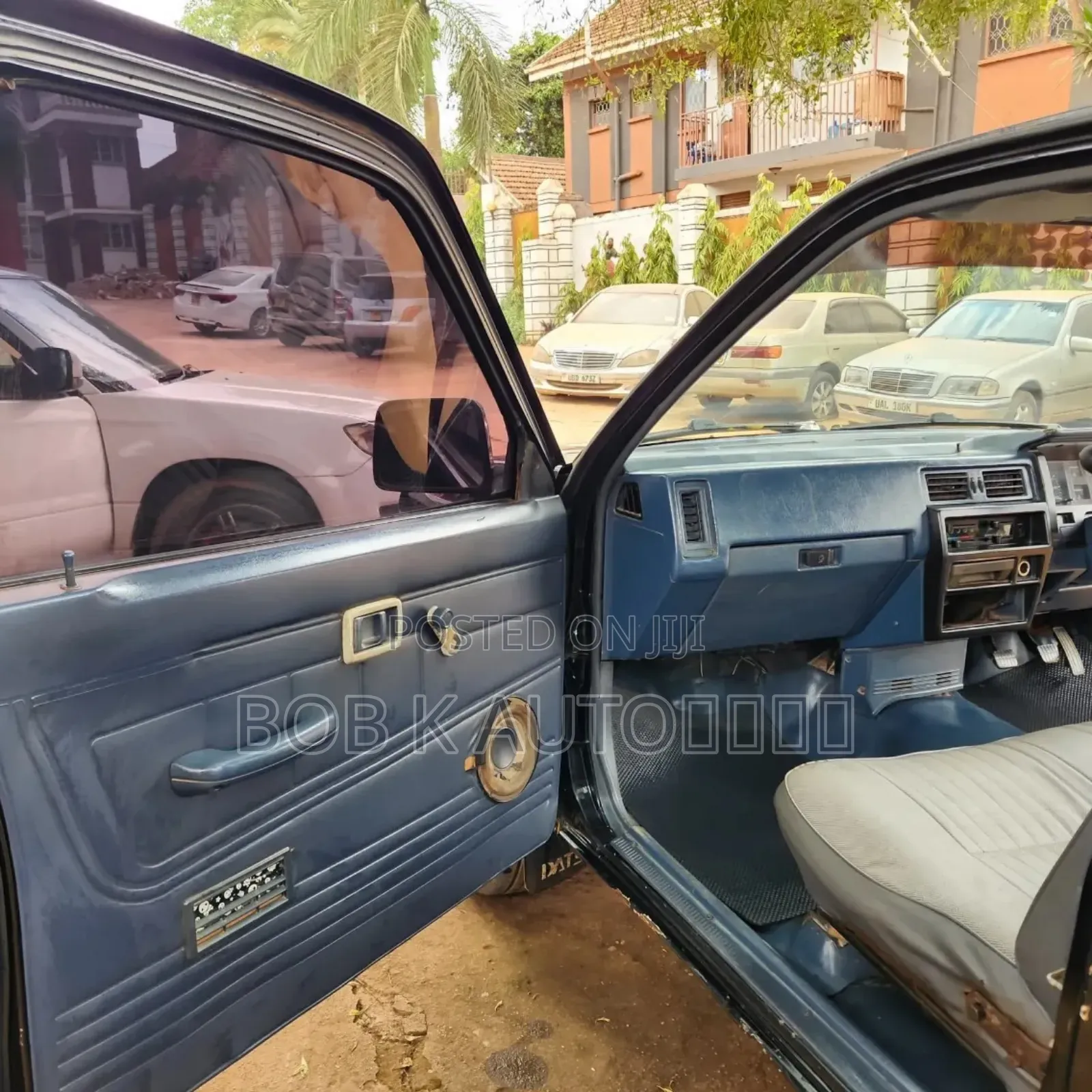 Nissan Pick-Up 1996 Blue