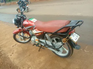 TVS HLX 125 2021 Red