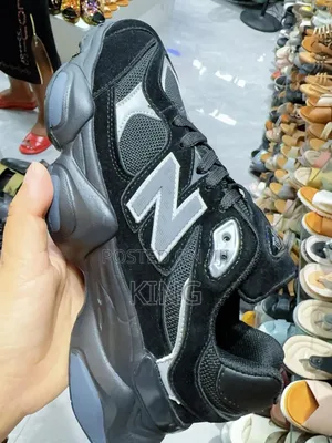 Grand New Balance 9060 Unisex Sneakers.