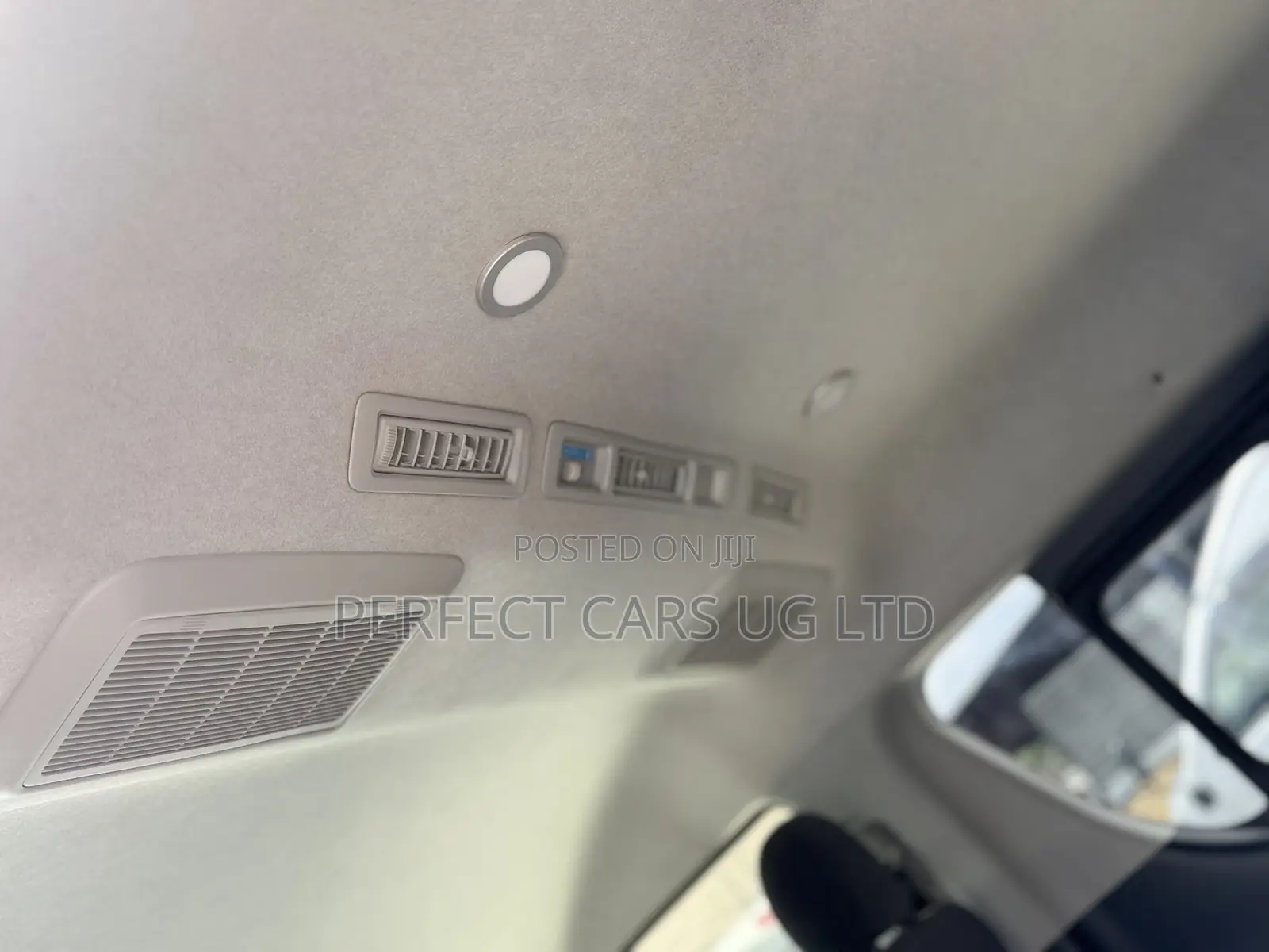 Toyota HiAce 2017 Blue