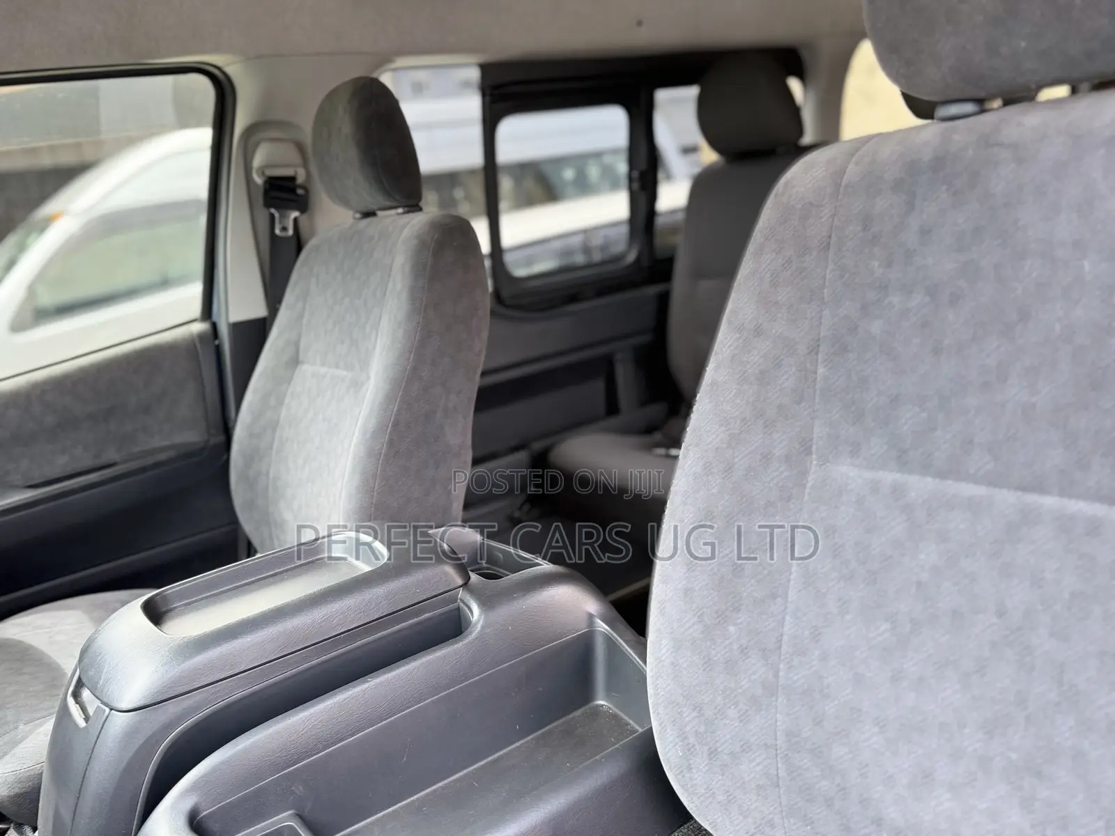 Toyota HiAce 2017 Blue