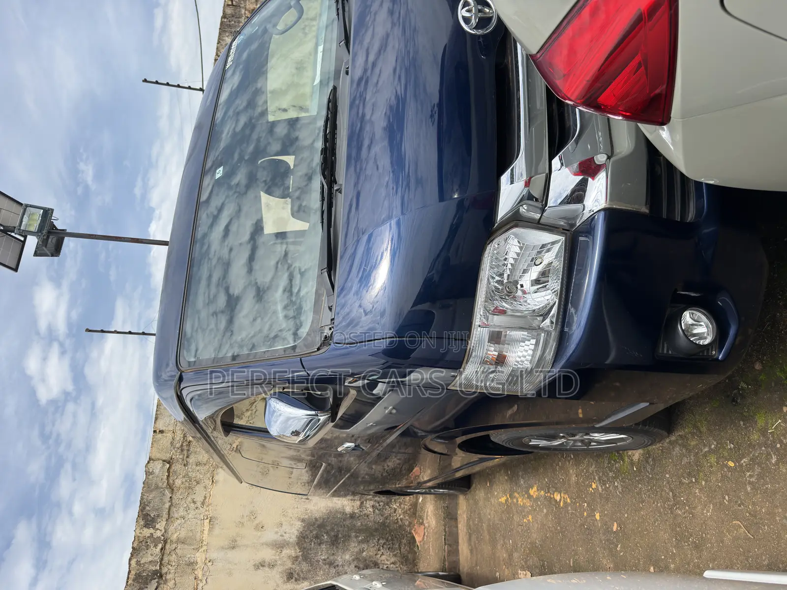 Toyota HiAce 2017 Blue