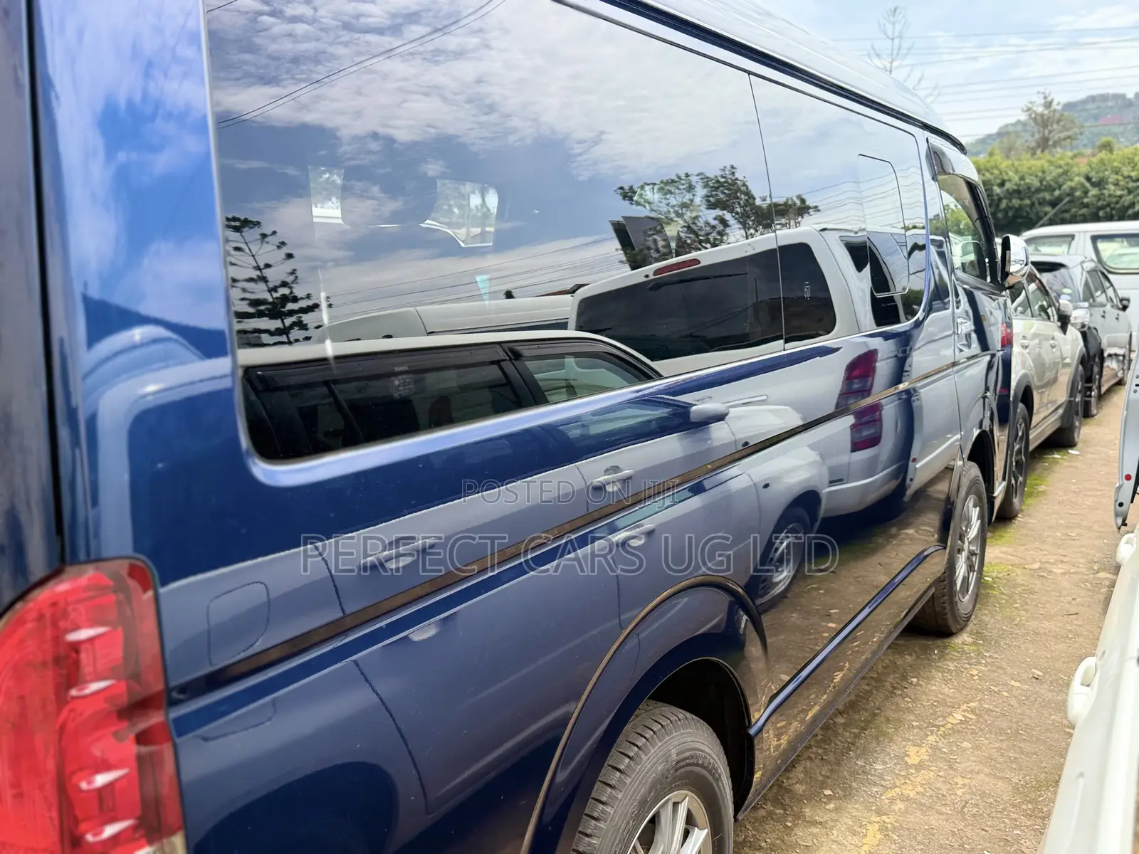 Toyota HiAce 2017 Blue