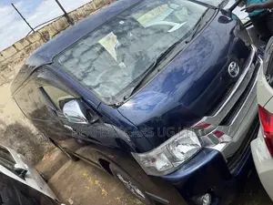 Toyota HiAce 2017 Blue
