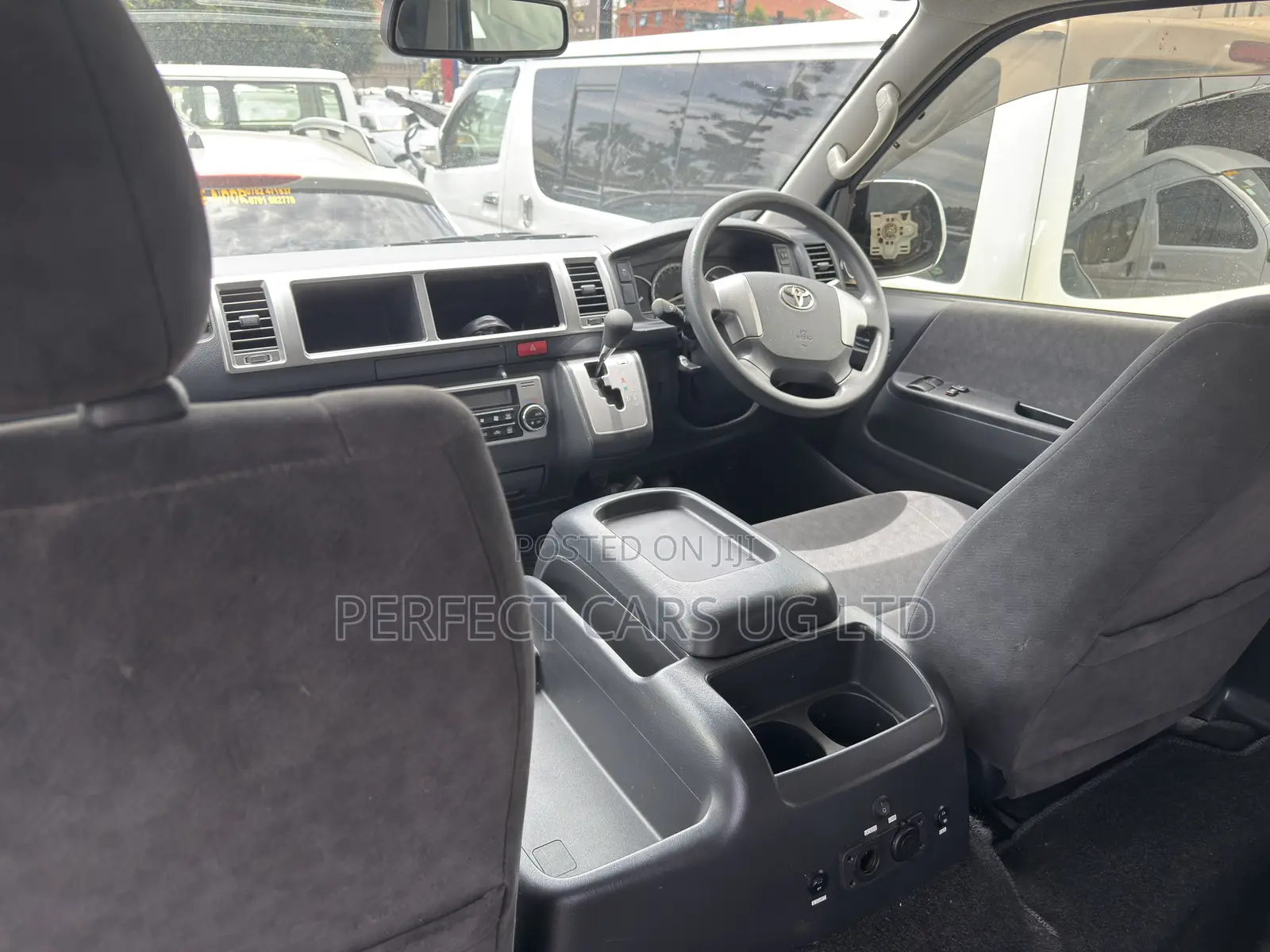 Toyota HiAce 2017 Blue