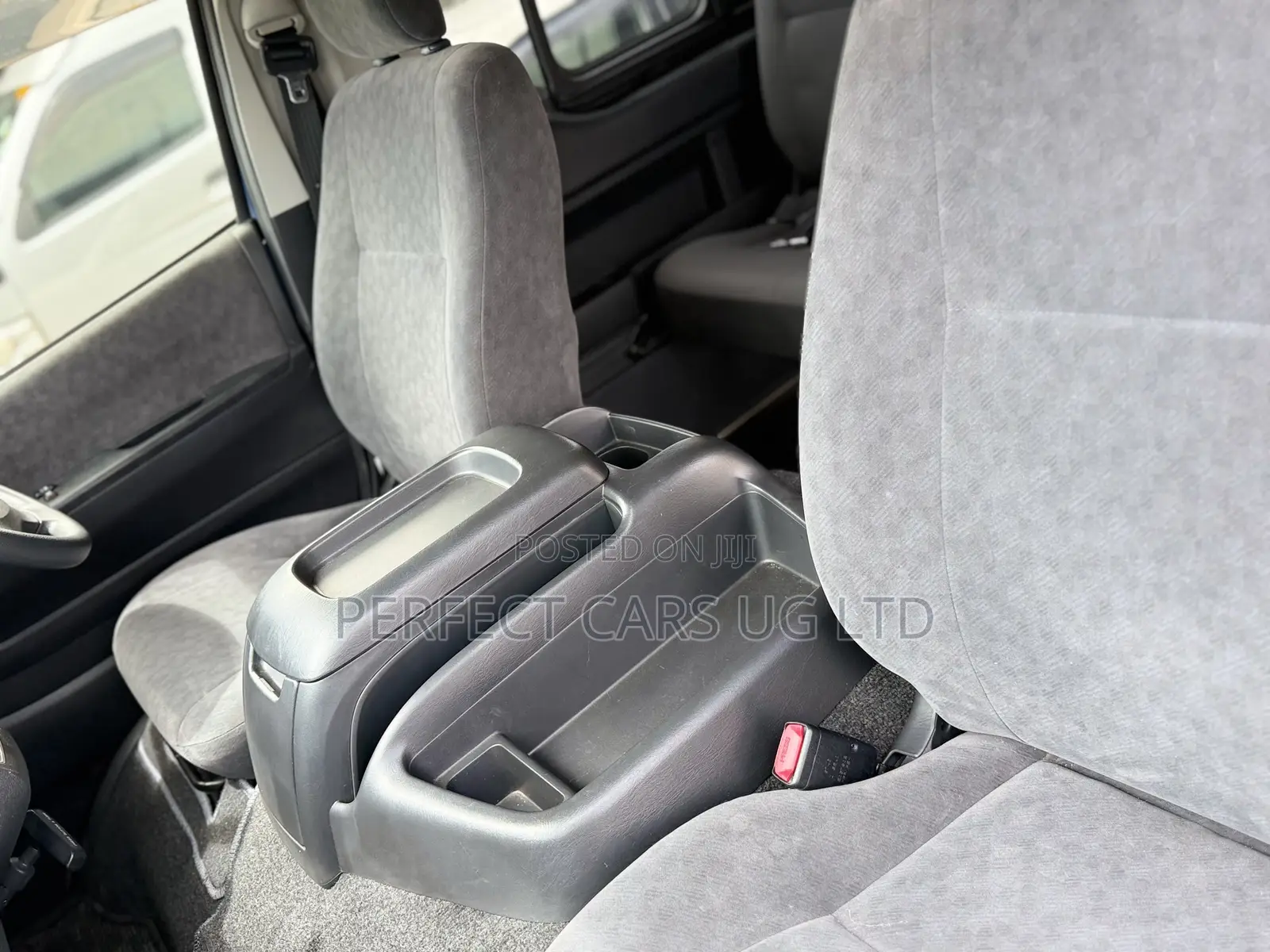 Toyota HiAce 2017 Blue