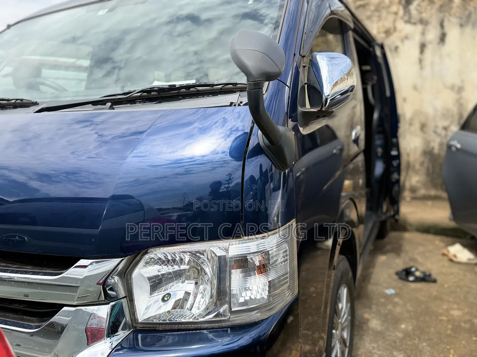 Toyota HiAce 2017 Blue