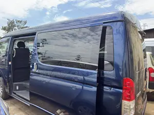 Toyota HiAce 2017 Blue