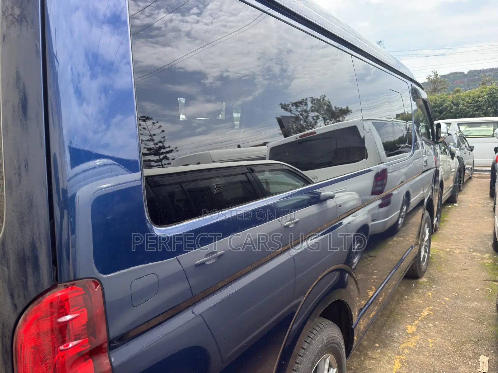 Toyota HiAce 2017 Blue