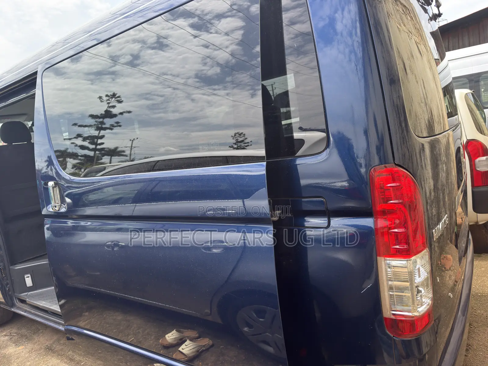 Toyota HiAce 2017 Blue