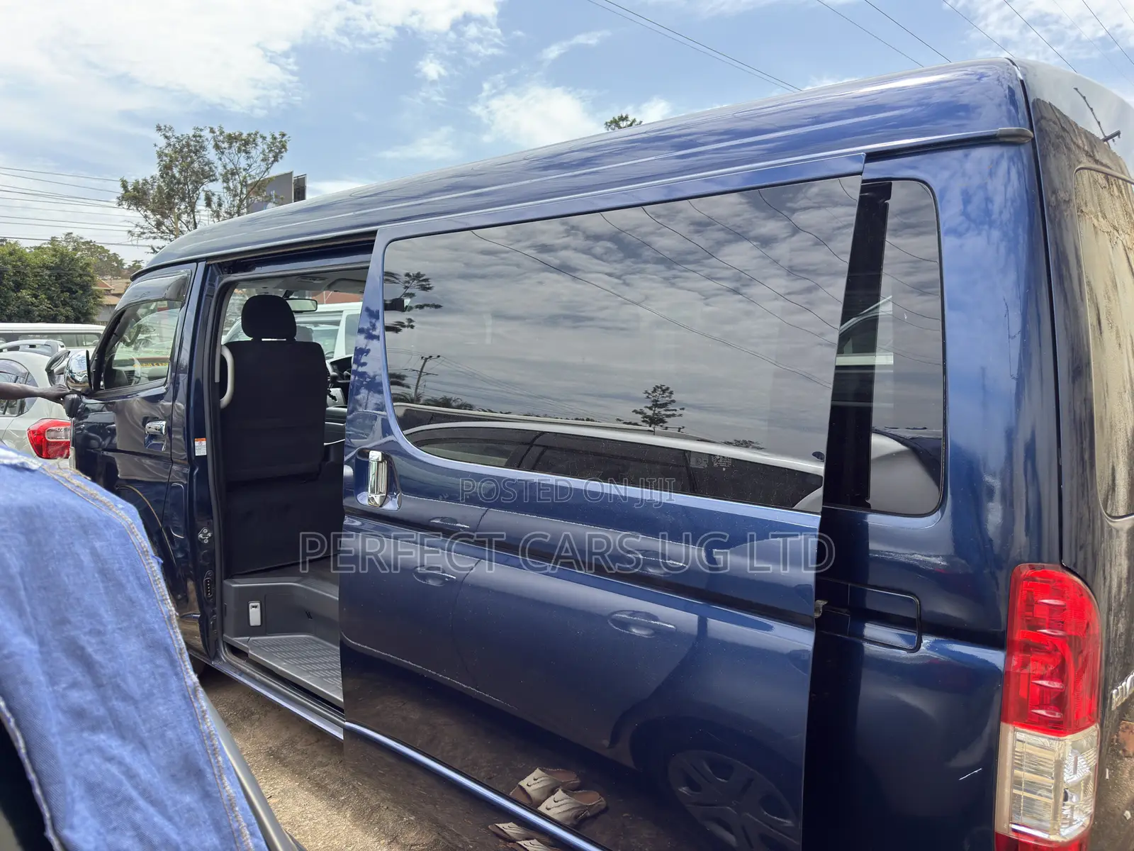 Toyota HiAce 2017 Blue