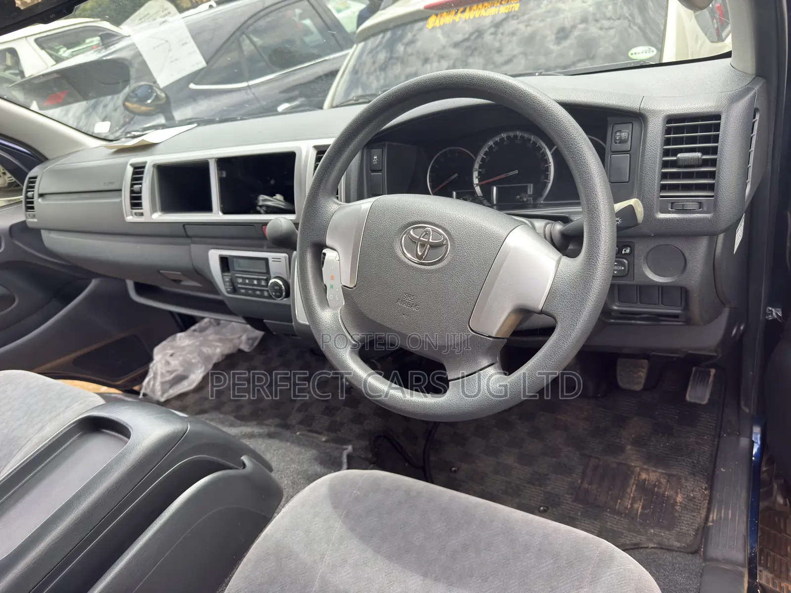 Toyota HiAce 2017 Blue