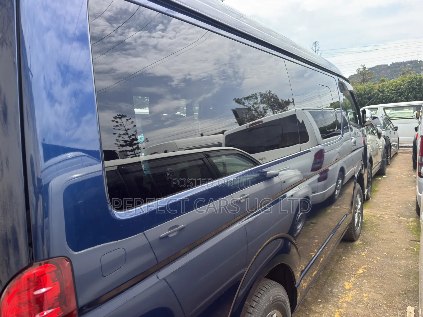 Toyota HiAce 2017 Blue