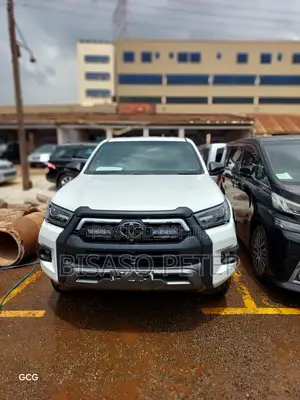 Toyota Hilux 2022 White
