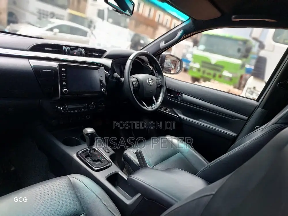 Toyota Hilux 2022 White