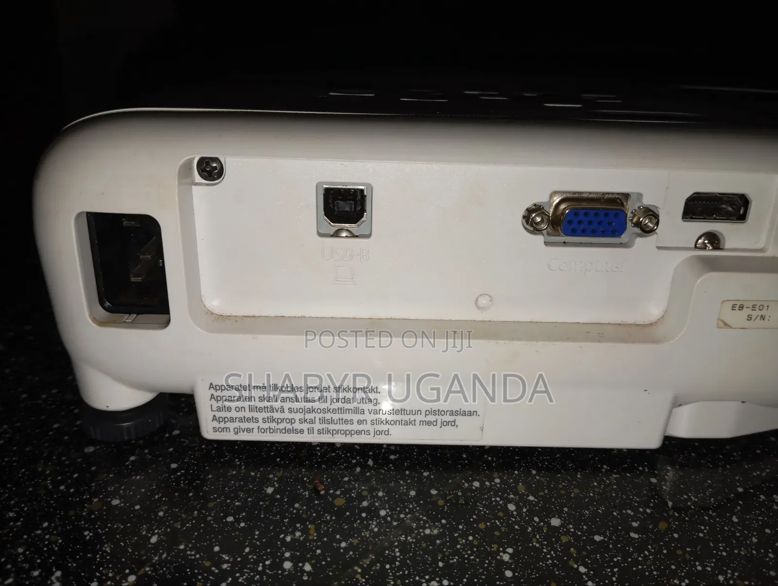 Epson Eb-E01 Hd Projector