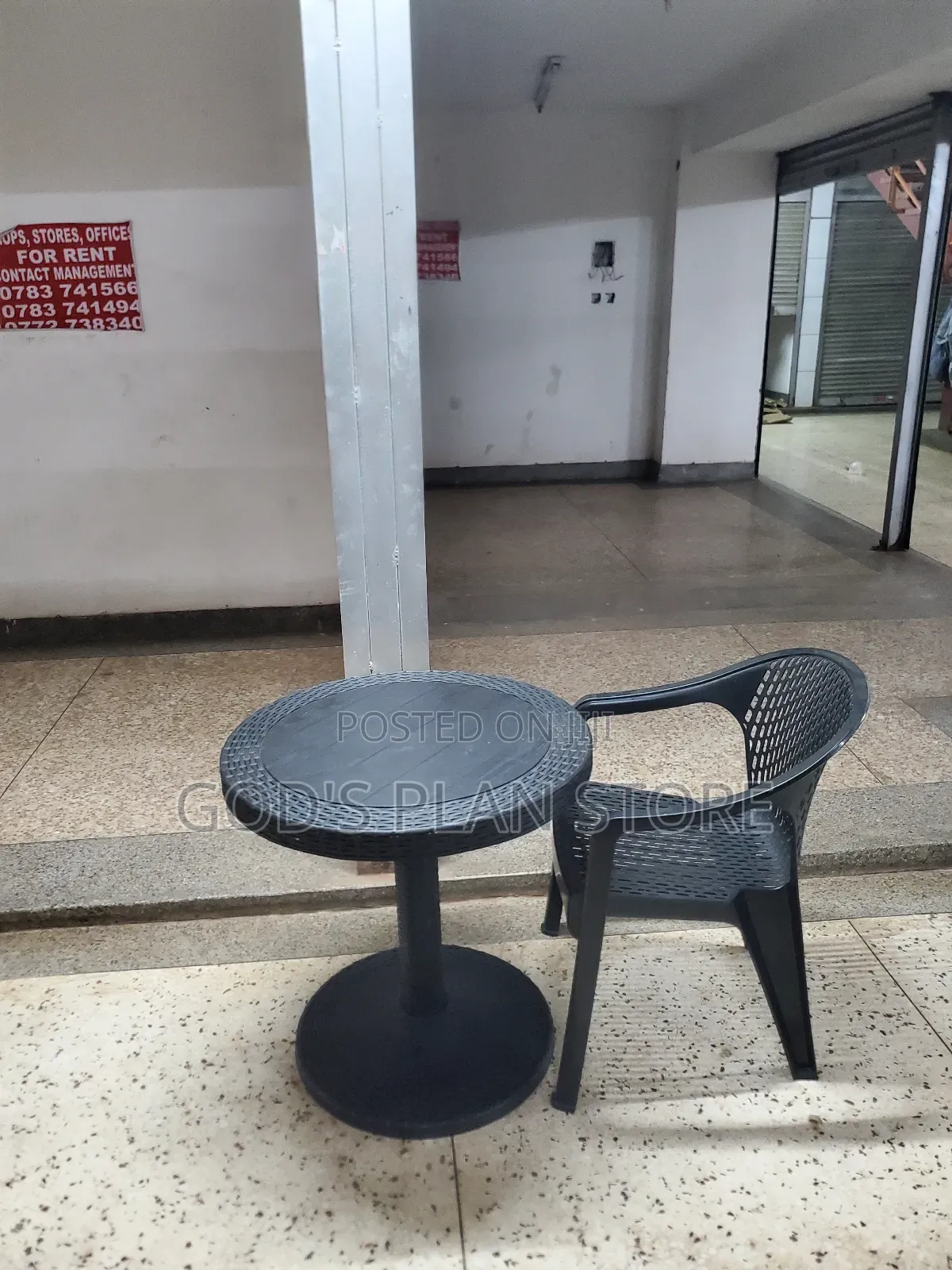 Round Reading Table and Chair Set