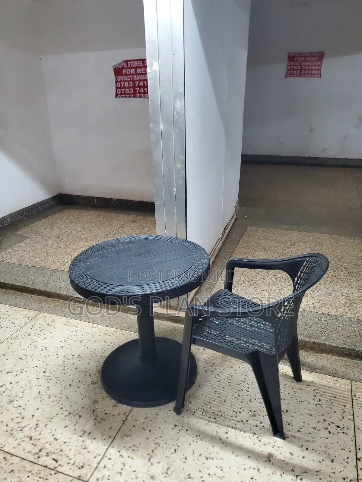 Round Reading Table and Chair Set