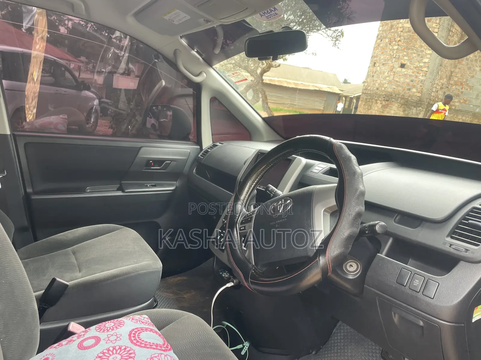 Toyota Noah 2011 Blue