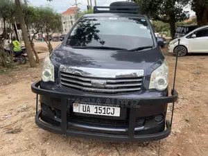 Toyota Noah 2011 Blue
