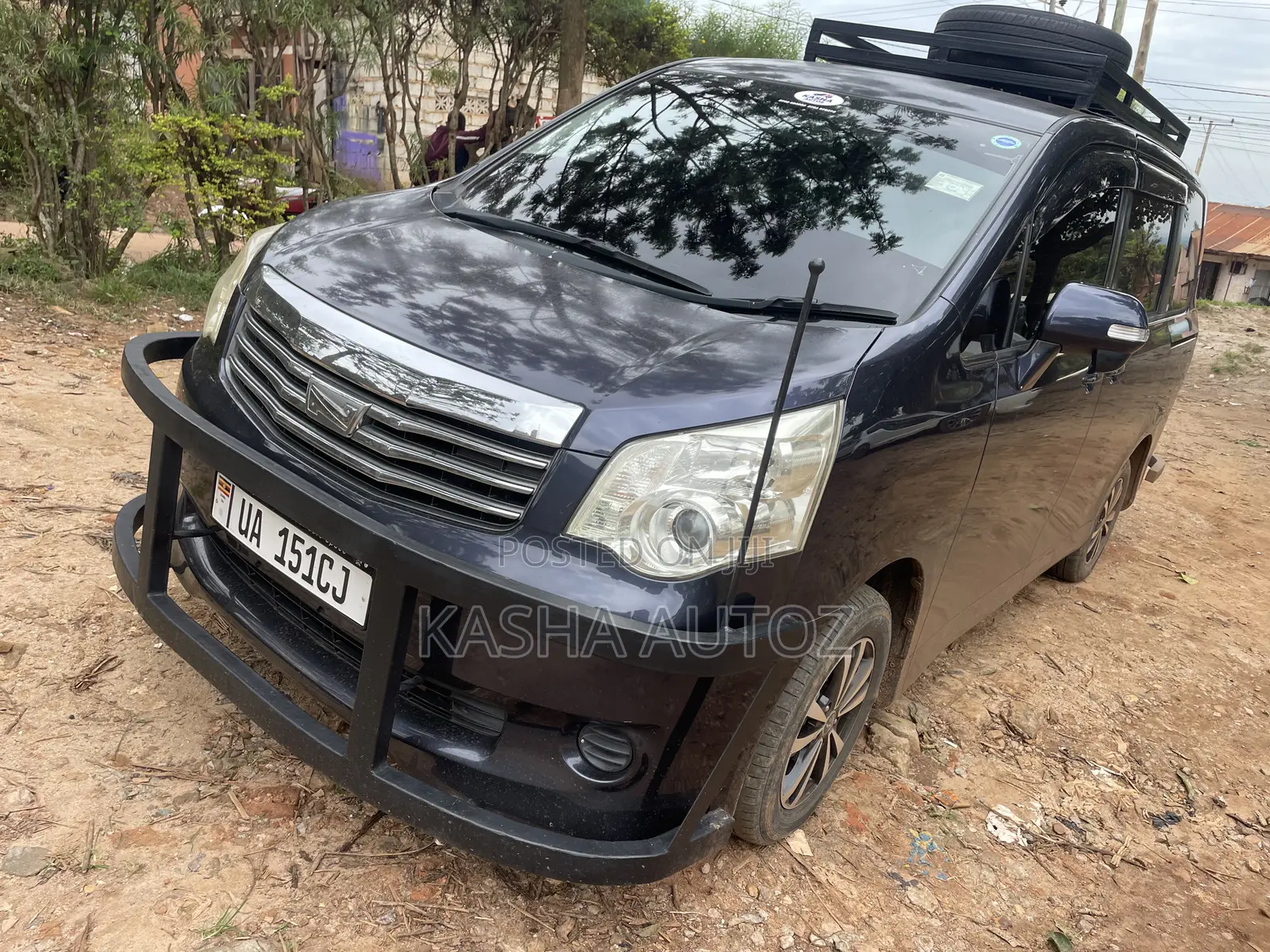 Toyota Noah 2011 Blue