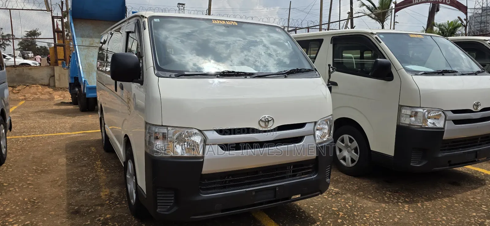 Toyota HiAce 2013 White
