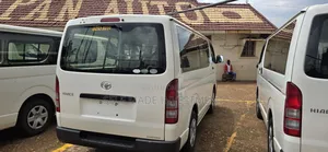 Toyota HiAce 2013 White