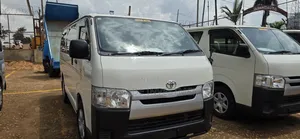 Toyota HiAce 2013 White