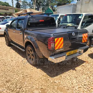 Nissan Navara 2010 Gray