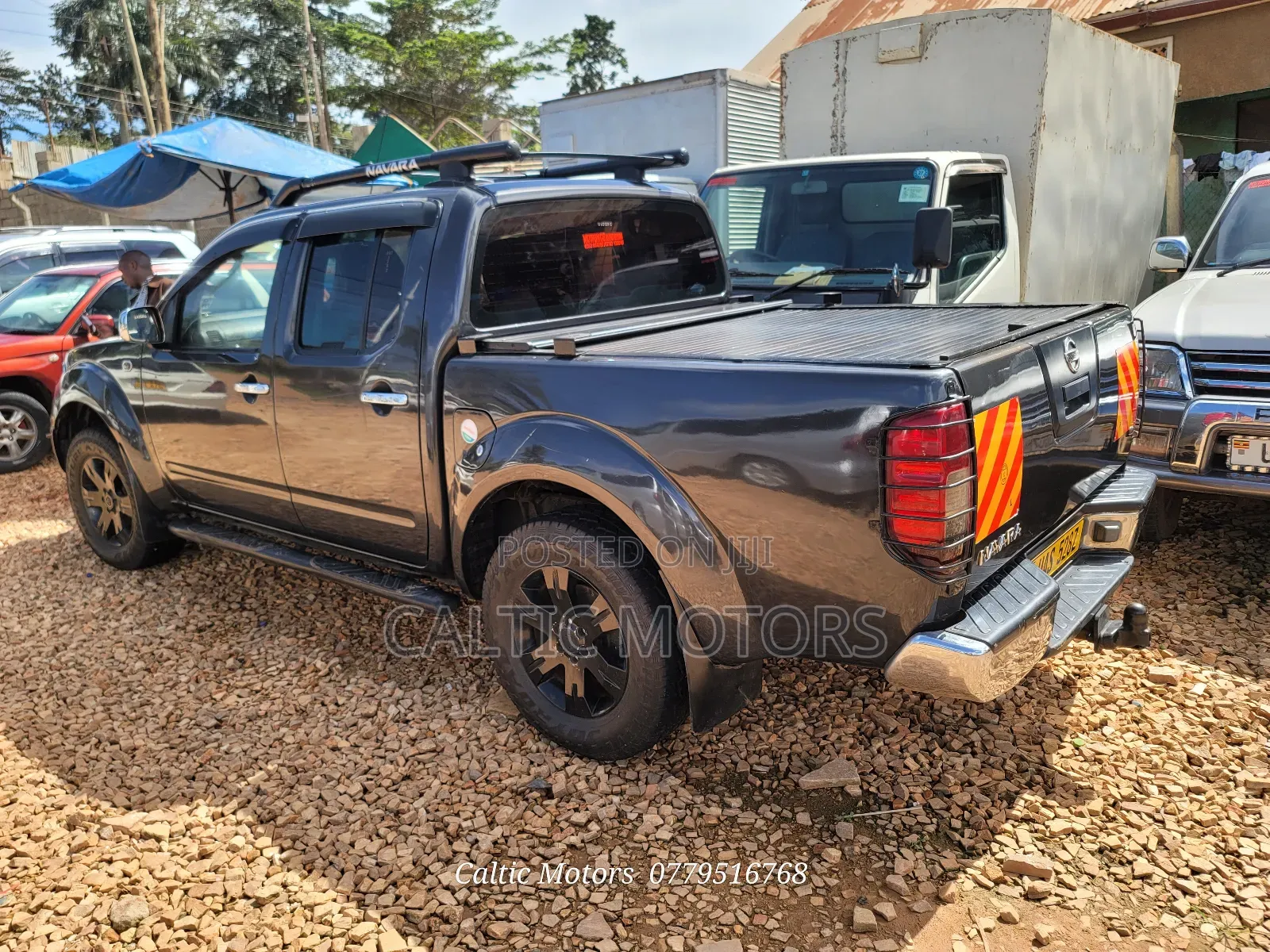 Nissan Navara 2010 Gray