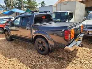 Nissan Navara 2010 Gray