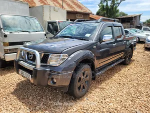 Nissan Navara 2010 Gray