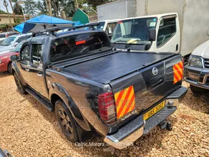 Nissan Navara 2010 Gray
