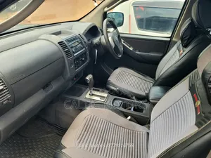 Nissan Navara 2010 Gray